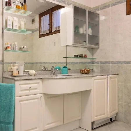 Apartamento Casa Giulia, Ospitar